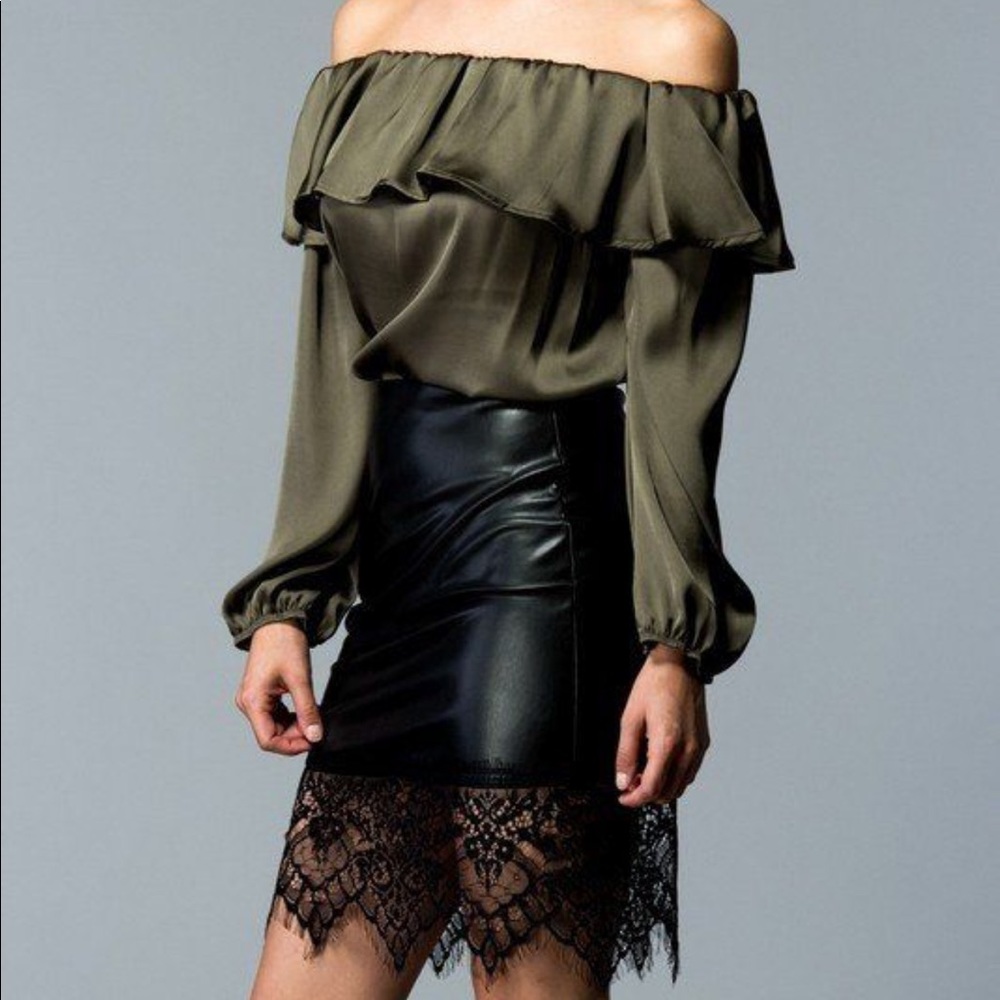 On or off shoulder flowy green blouse NWT